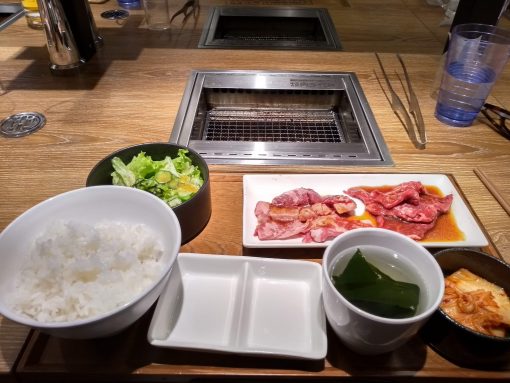 新宿西口おひとりランチ 気軽にひとり焼き肉 焼肉のファストフード店 焼き肉ライク ひとり新宿ランチ
