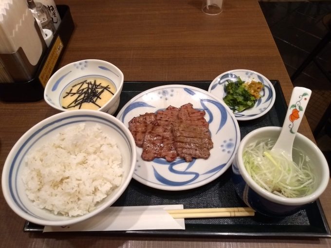 新宿ランチ 新宿で牛たん定食と言えば定番の ねぎしセット ひとり新宿ランチ